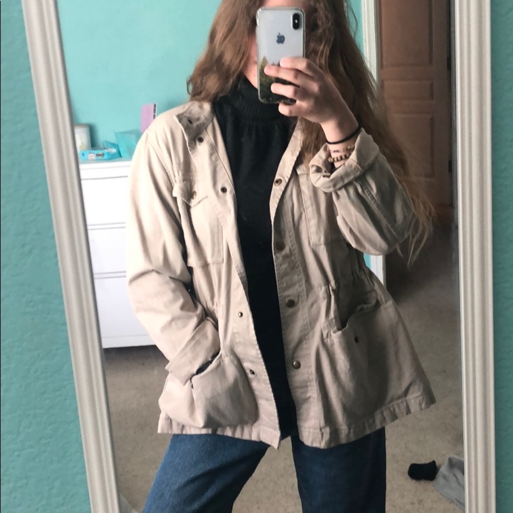 GAP tan military style jacket! (adjustable synch)